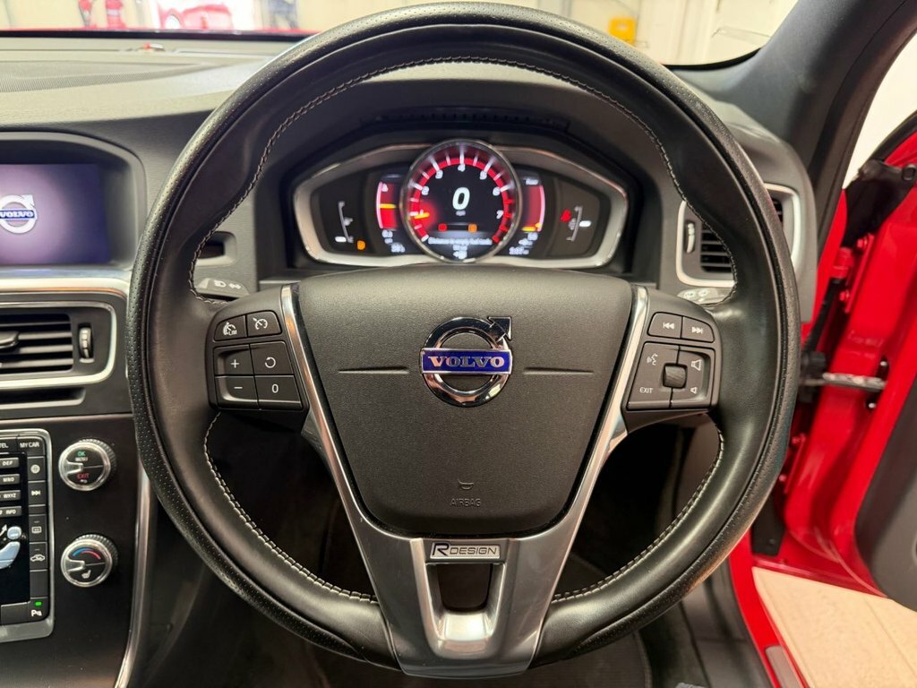 Volvo V60 2L R-design Lux Nav Red #6