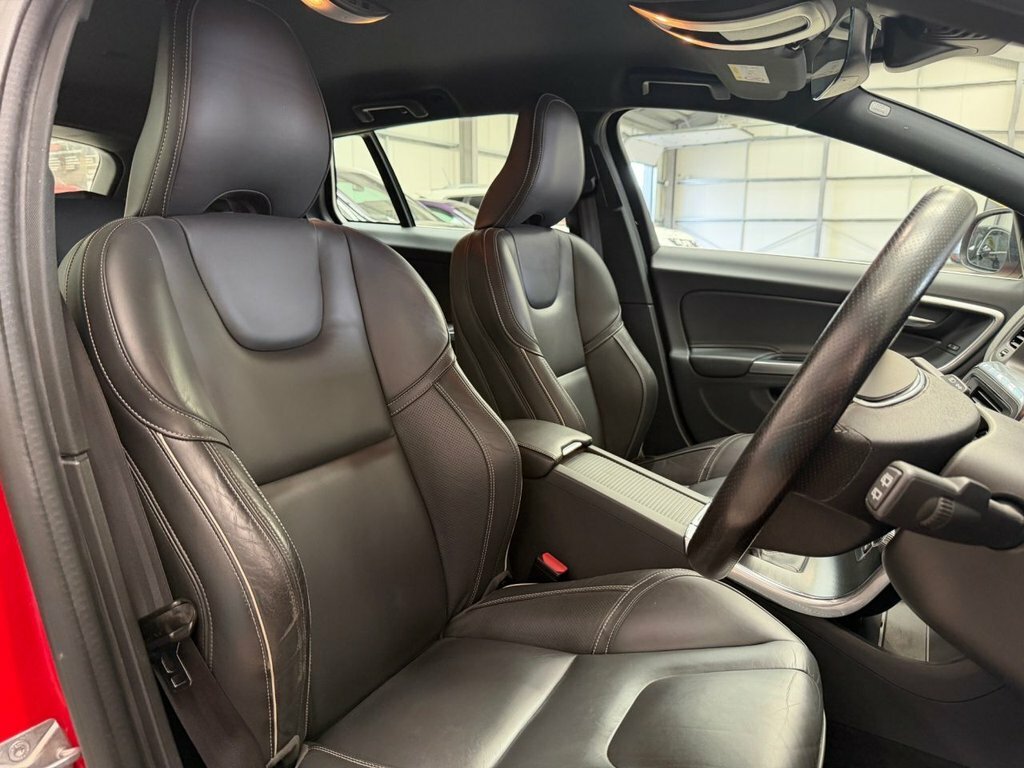 Volvo V60 2L R-design Lux Nav Red #2