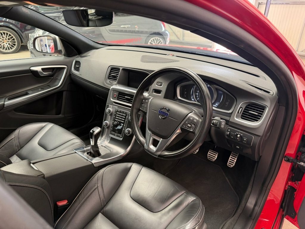 Volvo V60 2L R-design Lux Nav Red #3
