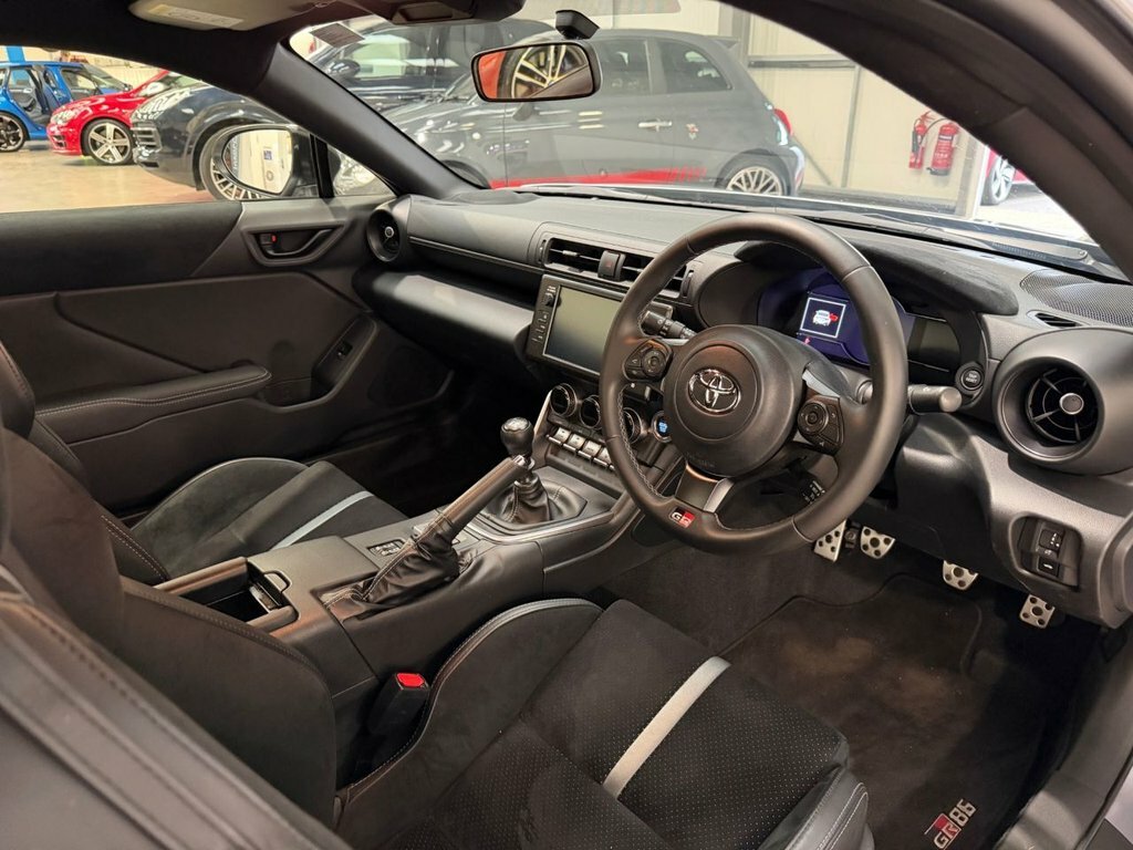 Toyota GR86 Coupe WV73YGP Silver #2