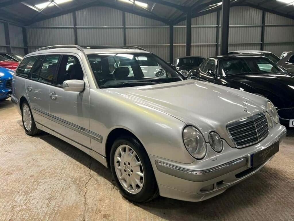 Mercedes-Benz E Class Saloon Silver #1