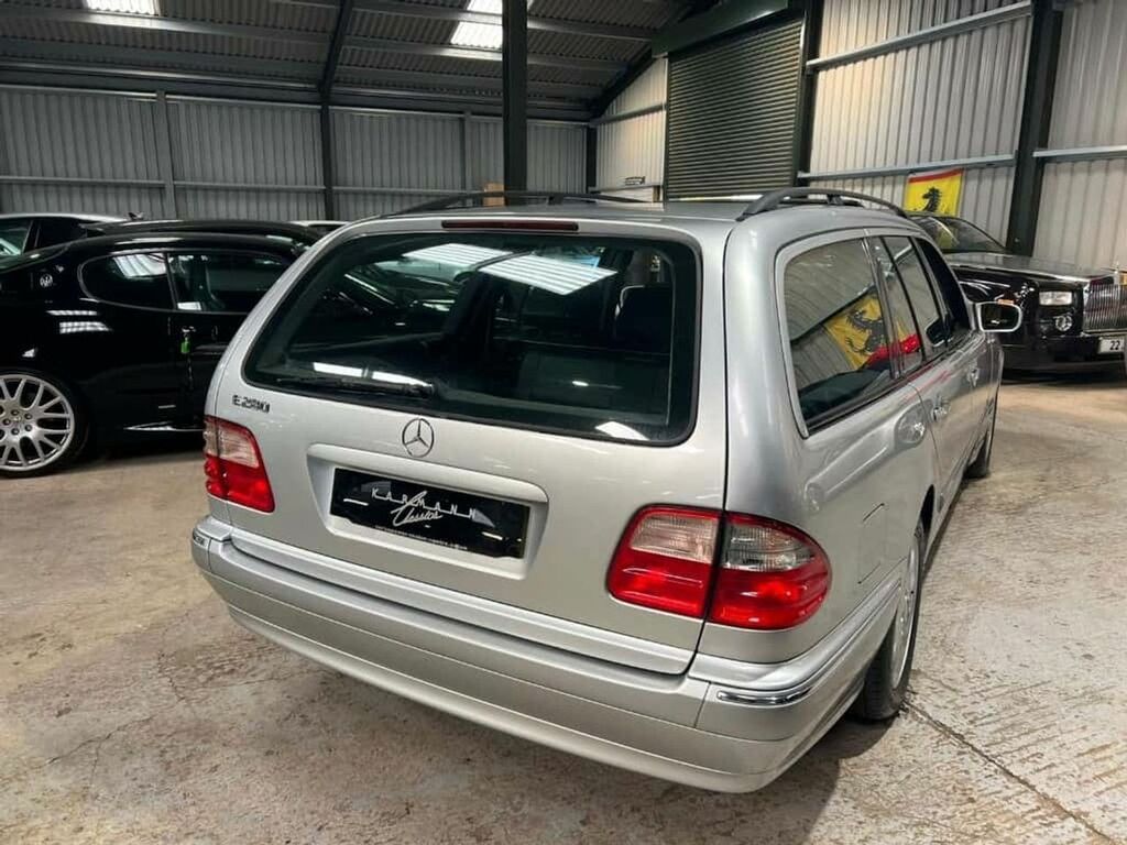 Mercedes-Benz E Class Saloon Silver #10