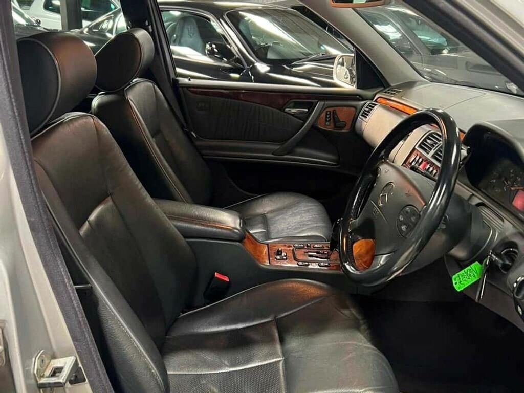 Mercedes-Benz E Class Saloon Silver #18