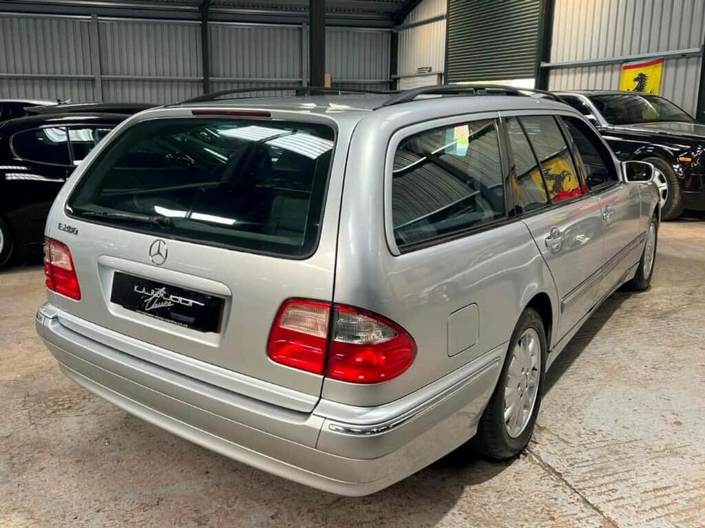 Mercedes-Benz E Class Saloon Silver #2