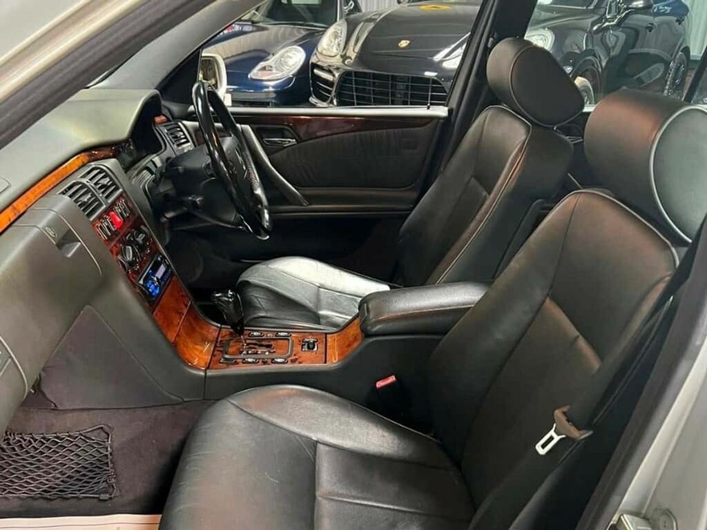 Mercedes-Benz E Class Saloon Silver #21
