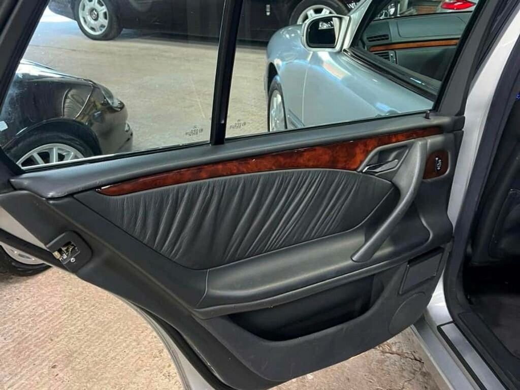Mercedes-Benz E Class Saloon Silver #25