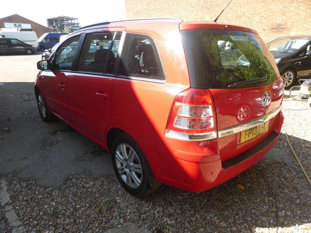 Vauxhall Zafira 1.6 16V Exclusiv Euro 5 Red #6