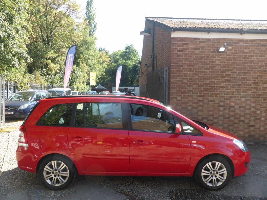Vauxhall Zafira 1.6 16V Exclusiv Euro 5 Red #3