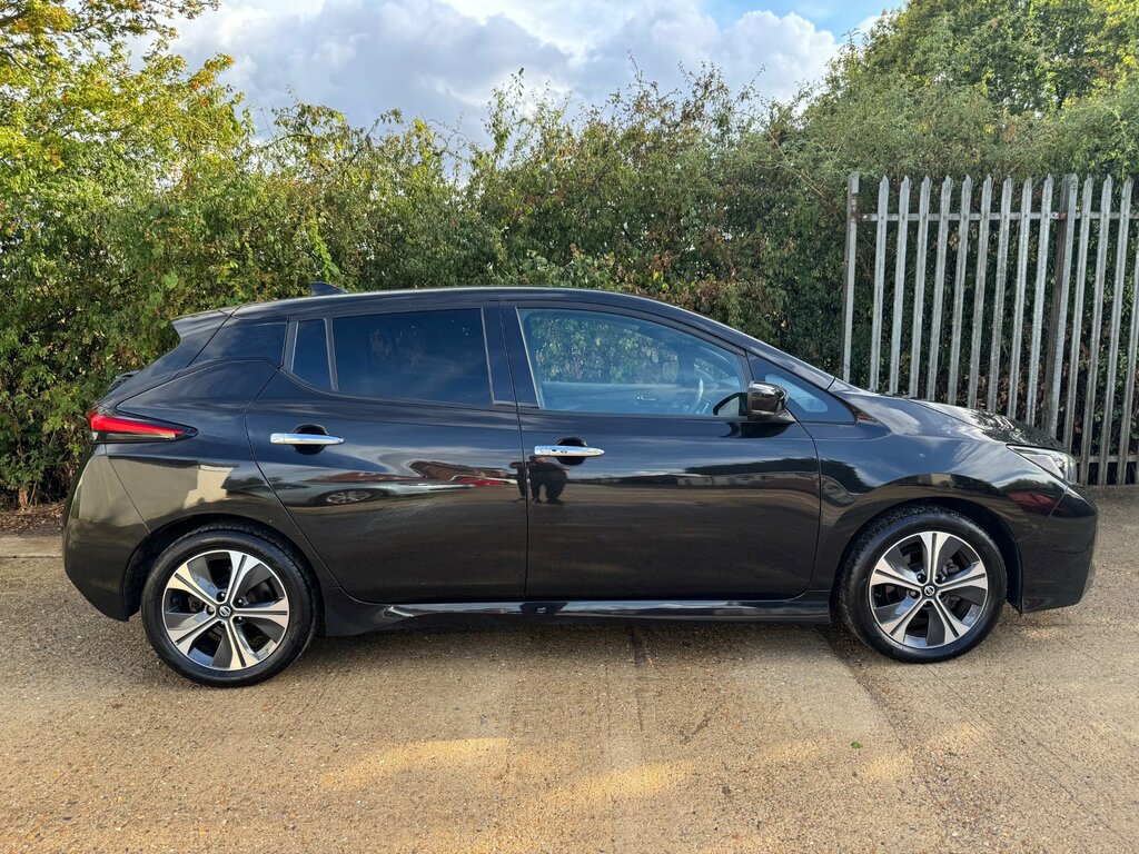 Nissan Leaf 40Kwh N-connecta Hatchback 150 Black #2