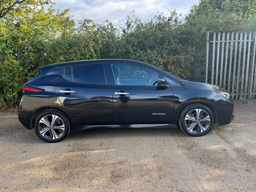Nissan Leaf 40Kwh Tekna Hatchback 150 Ps Black #2