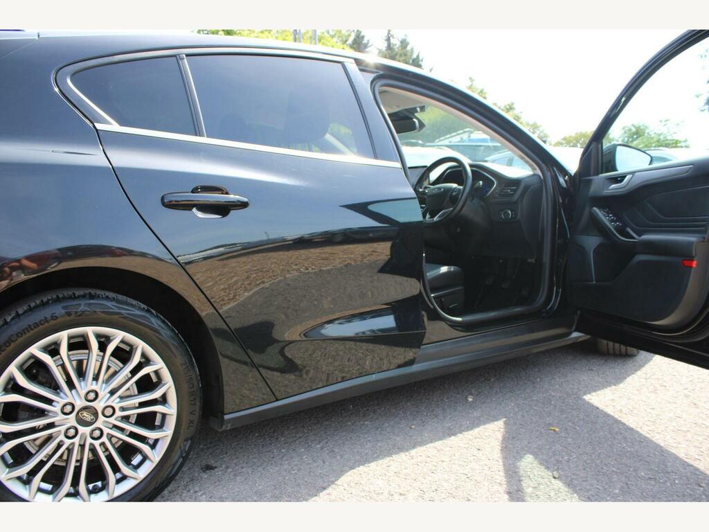 Ford Focus 1.0T Ecoboost Titanium X Edition Black #6