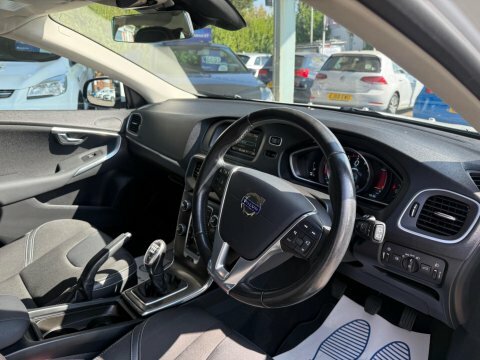 Volvo V40 Hatchback Red #16