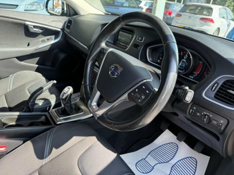 Volvo V40 Hatchback Red #33