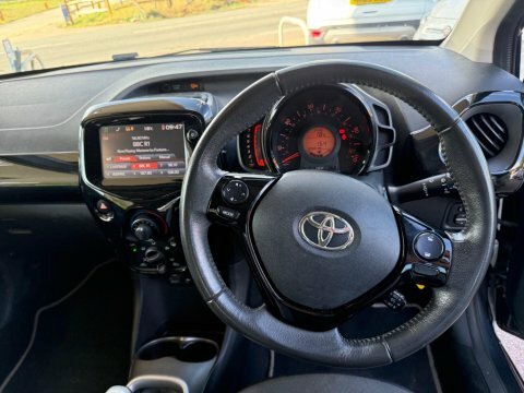 Toyota Aygo 1.0 Vvt-i X-play  #6