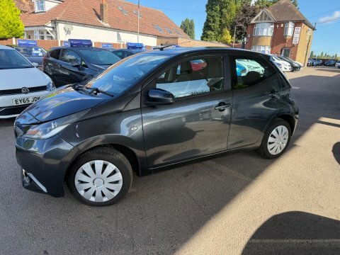 Toyota Aygo 1.0 Vvt-i X-play  #2