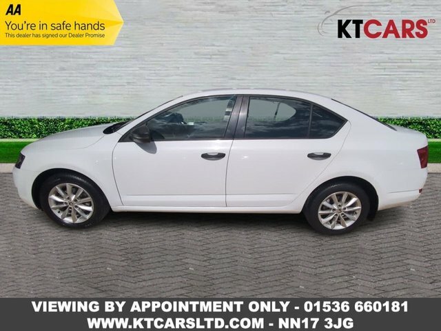 Skoda Octavia Tsi S Hatchback White #2