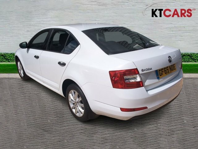 Skoda Octavia Tsi S Hatchback White #4