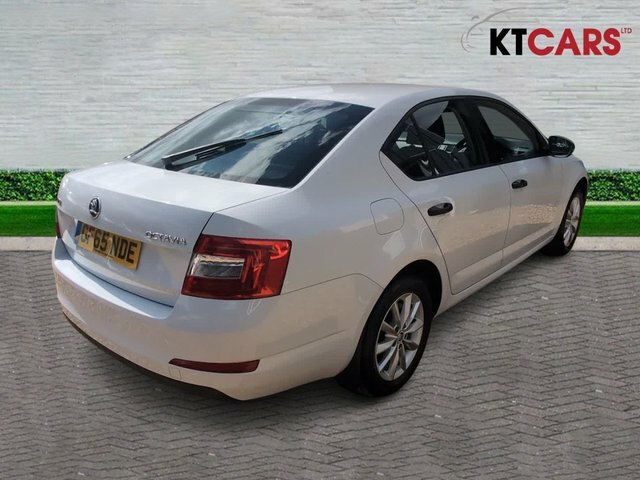 Skoda Octavia Tsi S Hatchback White #5