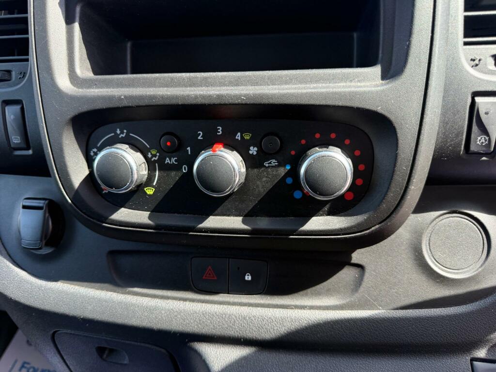 Renault Trafic 2.0 Sl28 Sport Energy Dci 120 Bhp Silver #22