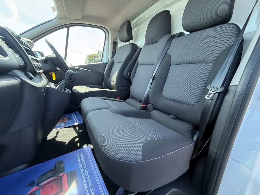 Renault Trafic 2.0 Sl28 Sport Energy Dci 120 Bhp Silver #18