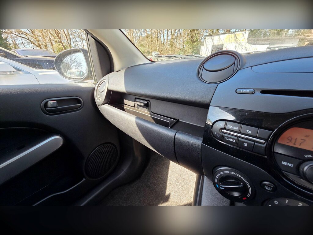 Mazda 2 1.3 Takuya Red #38