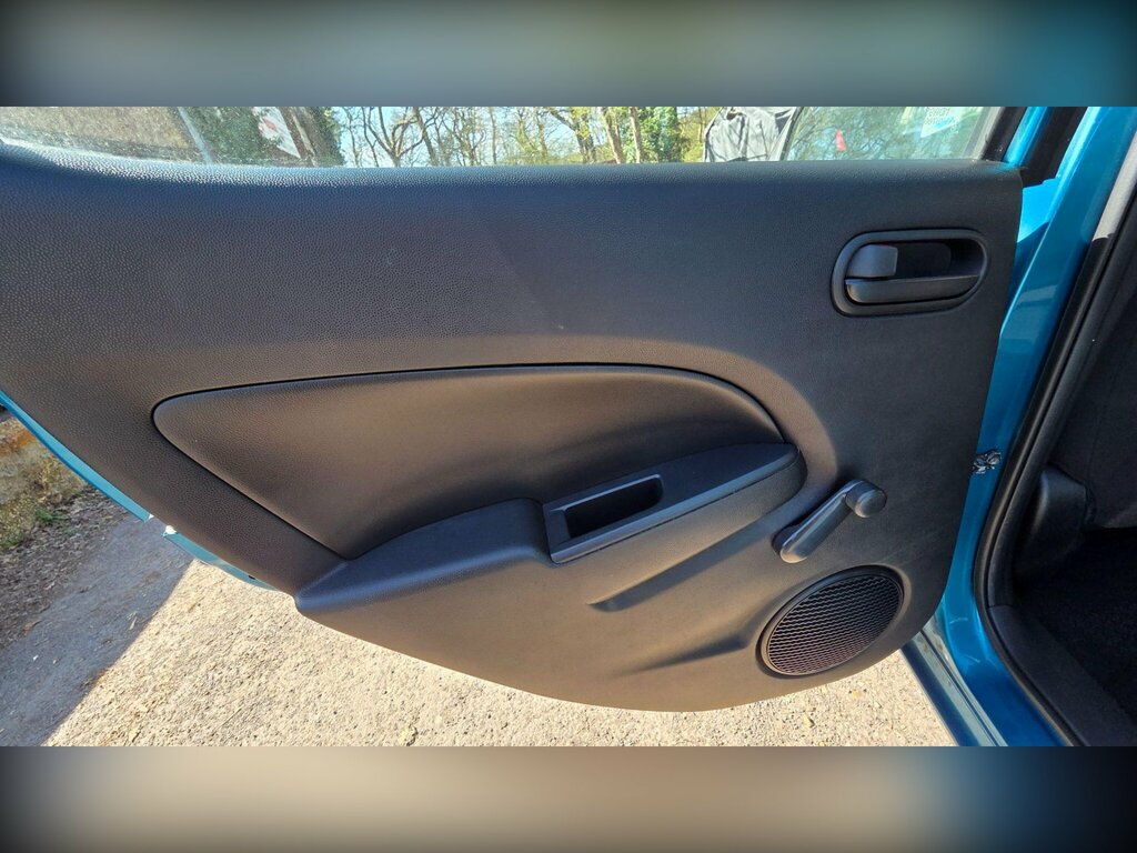 Mazda 2 1.3 Takuya Red #21