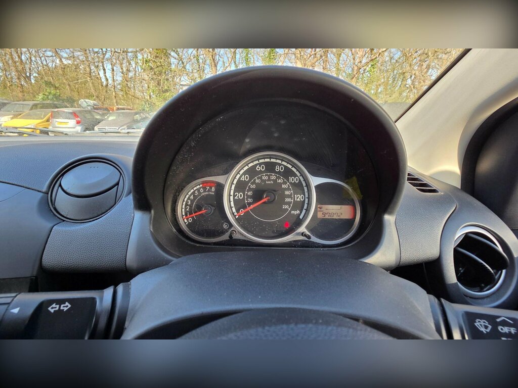 Mazda 2 1.3 Takuya Red #30