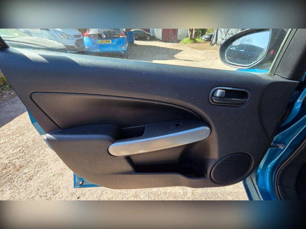 Mazda 2 1.3 Takuya Red #25