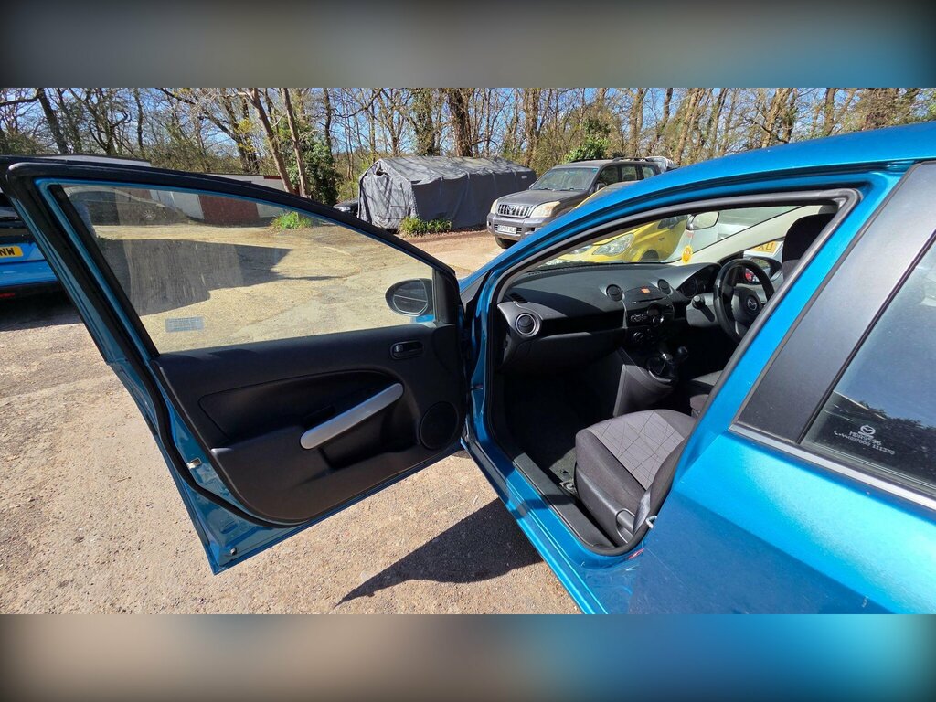 Mazda 2 1.3 Takuya Red #24