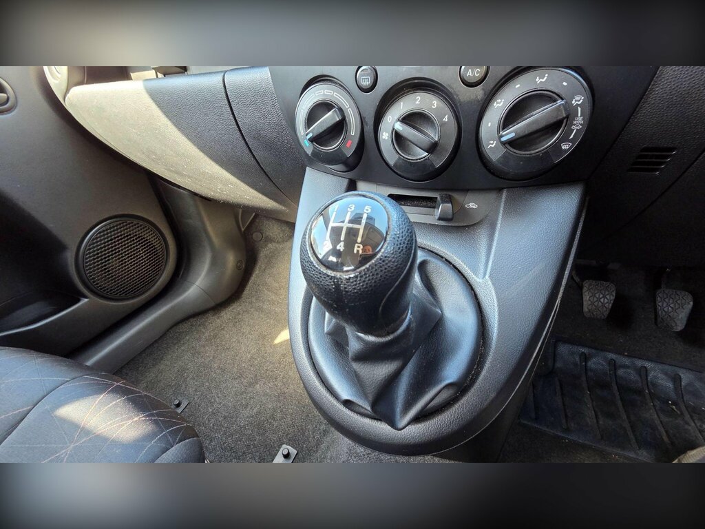 Mazda 2 1.3 Takuya Red #35