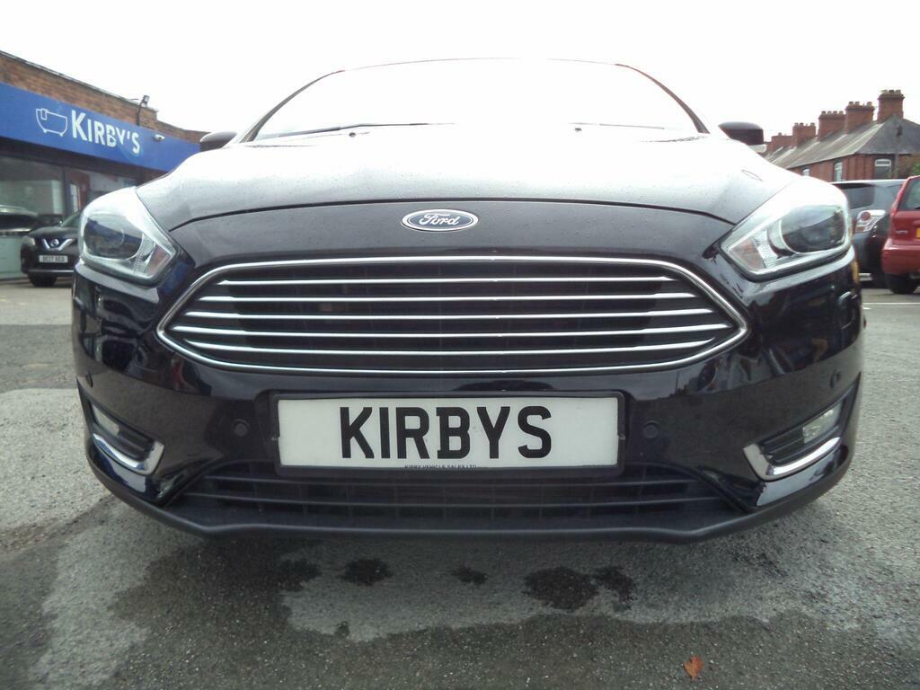 Ford Focus Titanium 5-Door Silver #10
