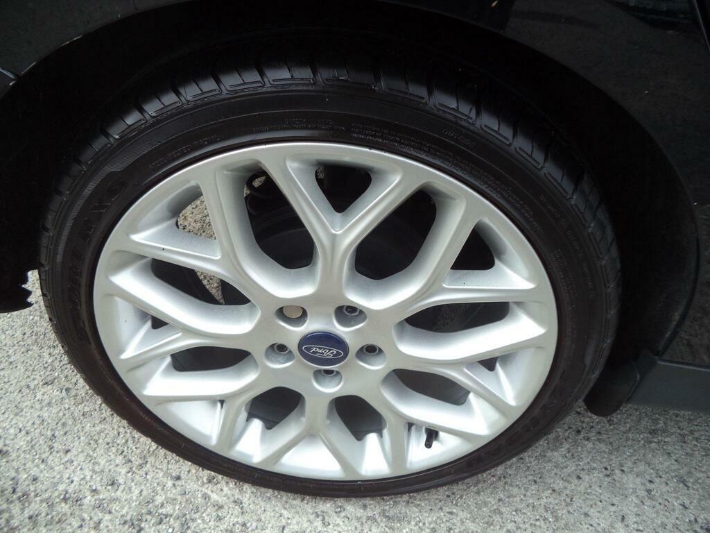 Ford Focus Titanium 5-Door Silver #21