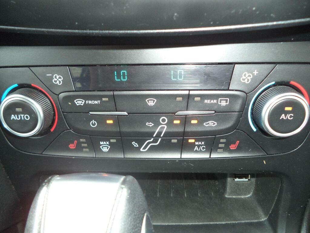 Ford Focus Titanium 5-Door Silver #50