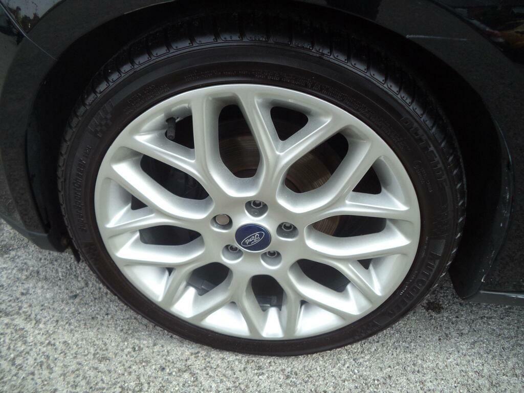 Ford Focus Titanium 5-Door Silver #20