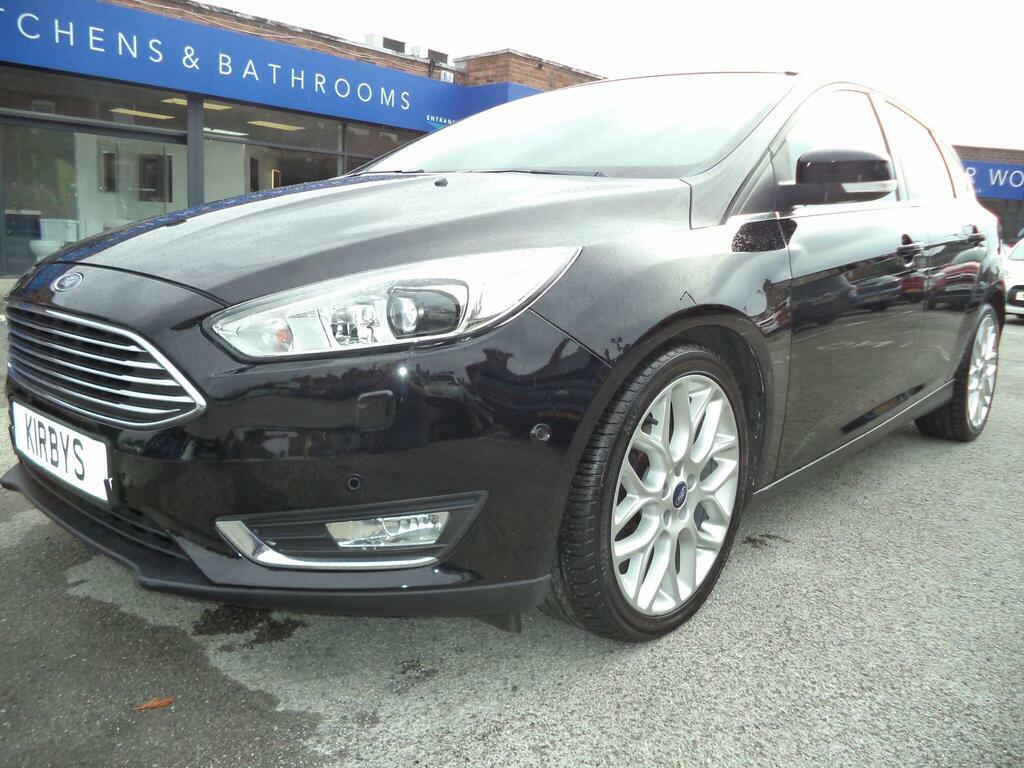 Ford Focus Titanium 5-Door Silver #11