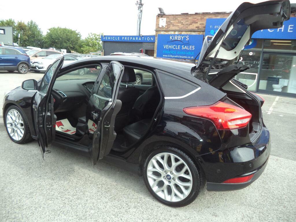 Ford Focus Titanium 5-Door Silver #18