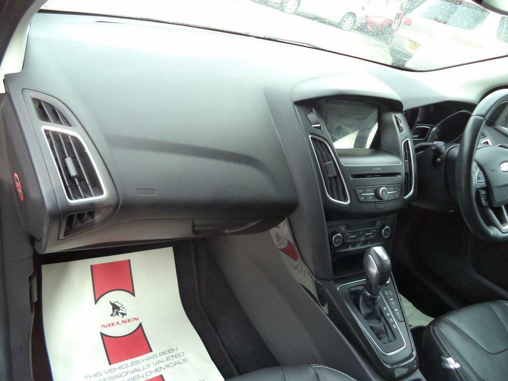 Ford Focus Titanium 5-Door Silver #30