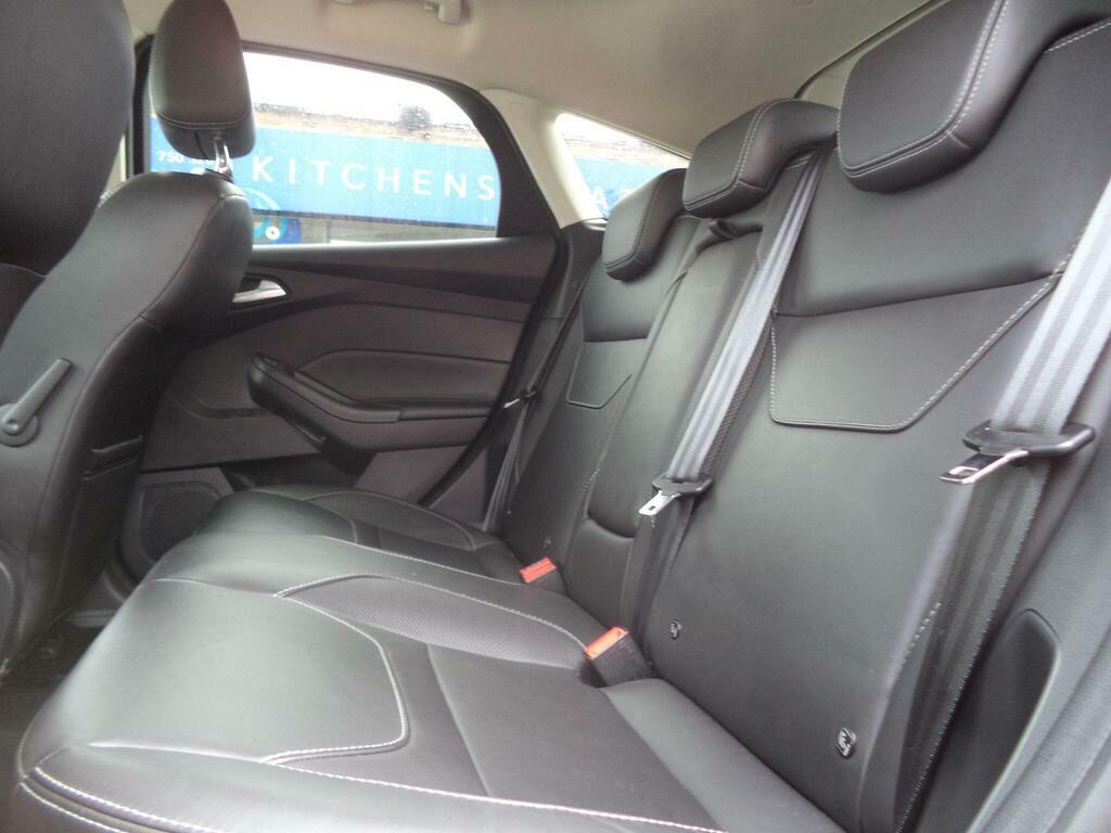 Ford Focus Titanium 5-Door Silver #37