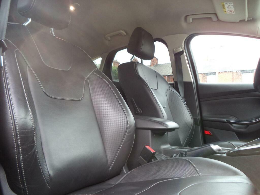 Ford Focus Titanium 5-Door Silver #28