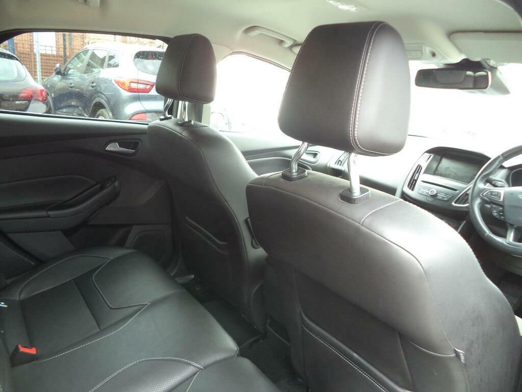 Ford Focus Titanium 5-Door Silver #33