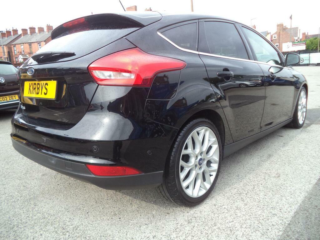 Ford Focus Titanium 5-Door Silver #15