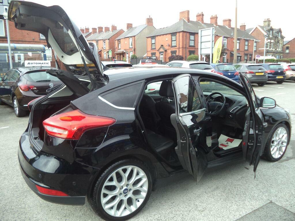 Ford Focus Titanium 5-Door Silver #17