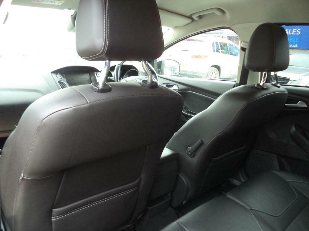 Ford Focus Titanium 5-Door Silver #36
