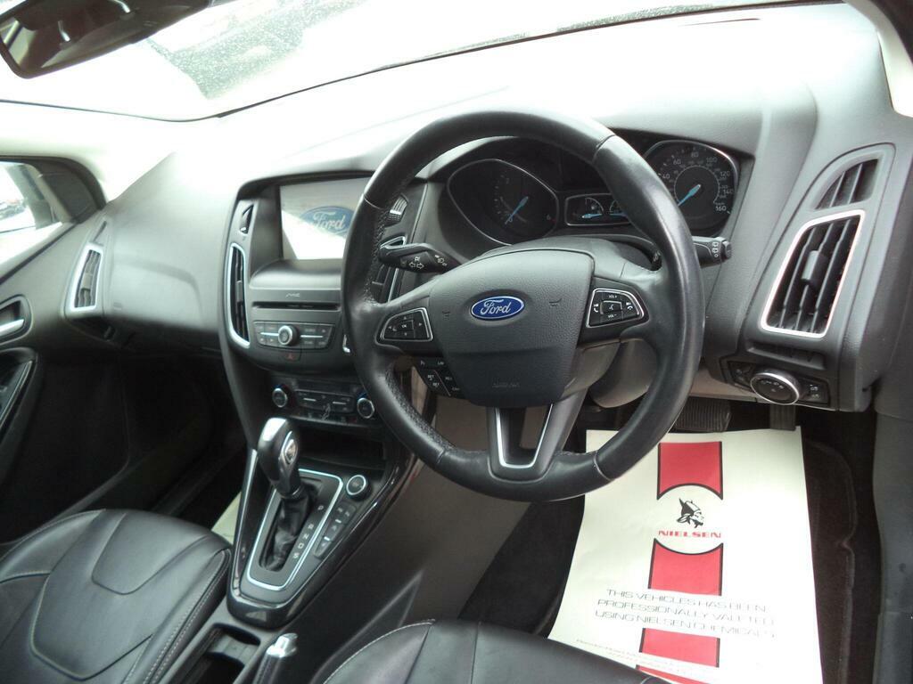 Ford Focus Titanium 5-Door Silver #27