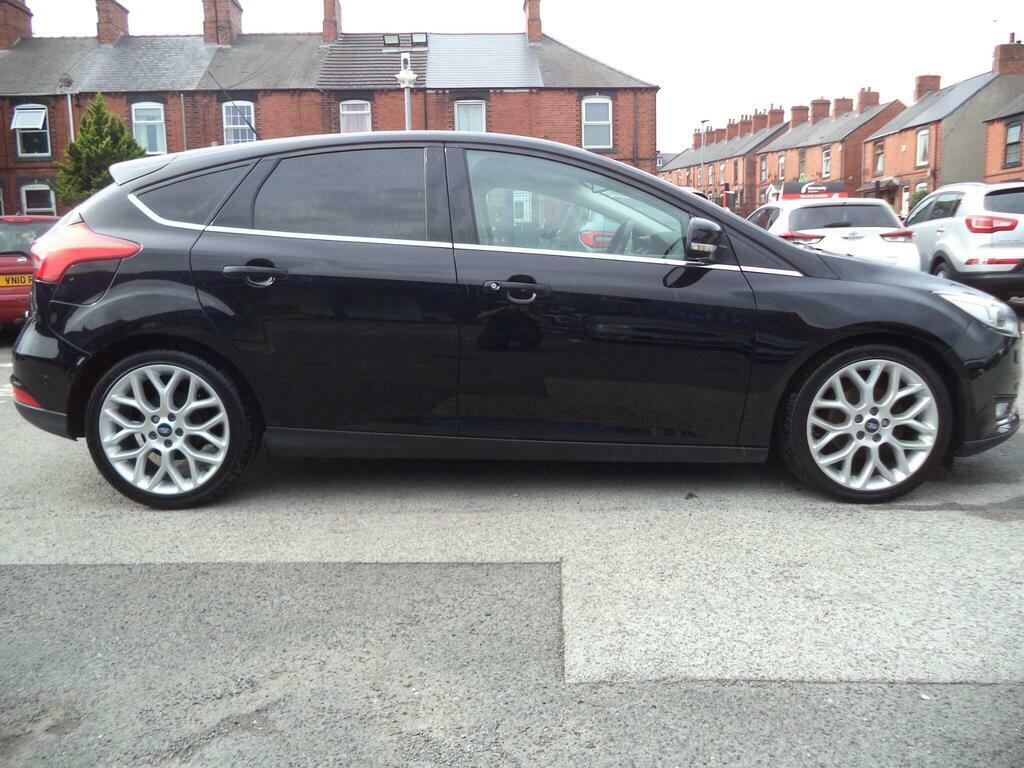 Ford Focus Titanium 5-Door Silver #16