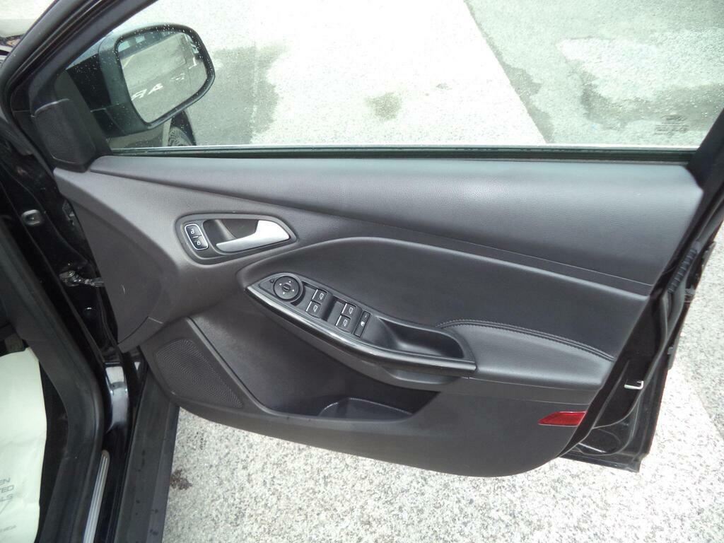 Ford Focus Titanium 5-Door Silver #23