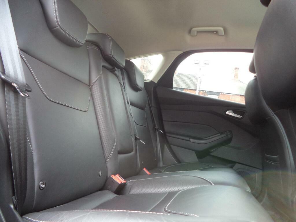 Ford Focus Titanium 5-Door Silver #34