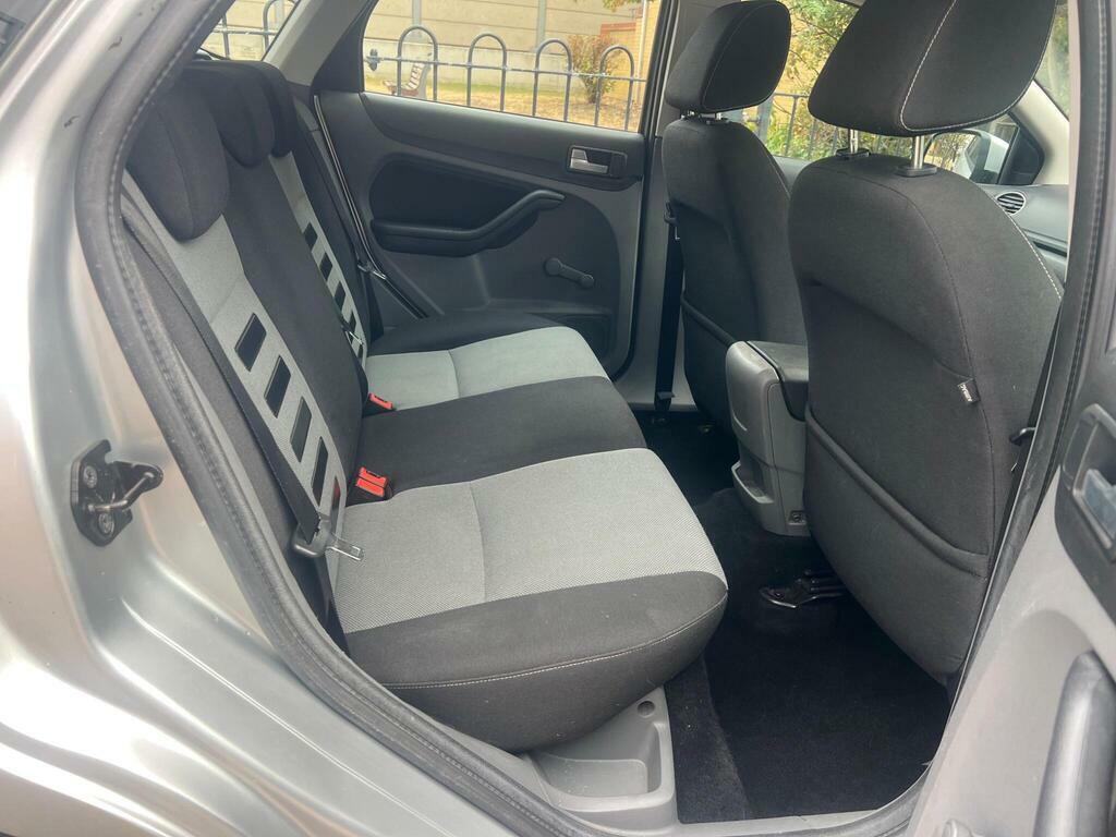 Ford Focus Hatchback Silver #16