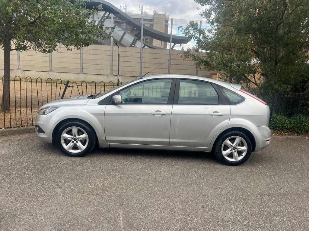 Ford Focus Hatchback Silver #8