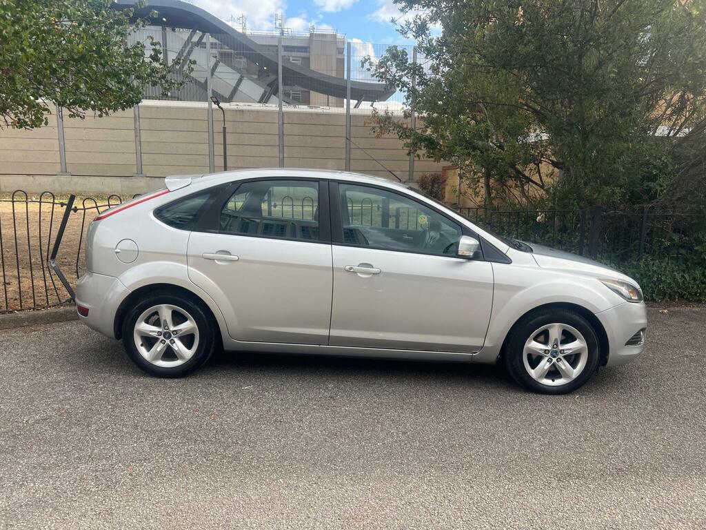 Ford Focus Hatchback Silver #7
